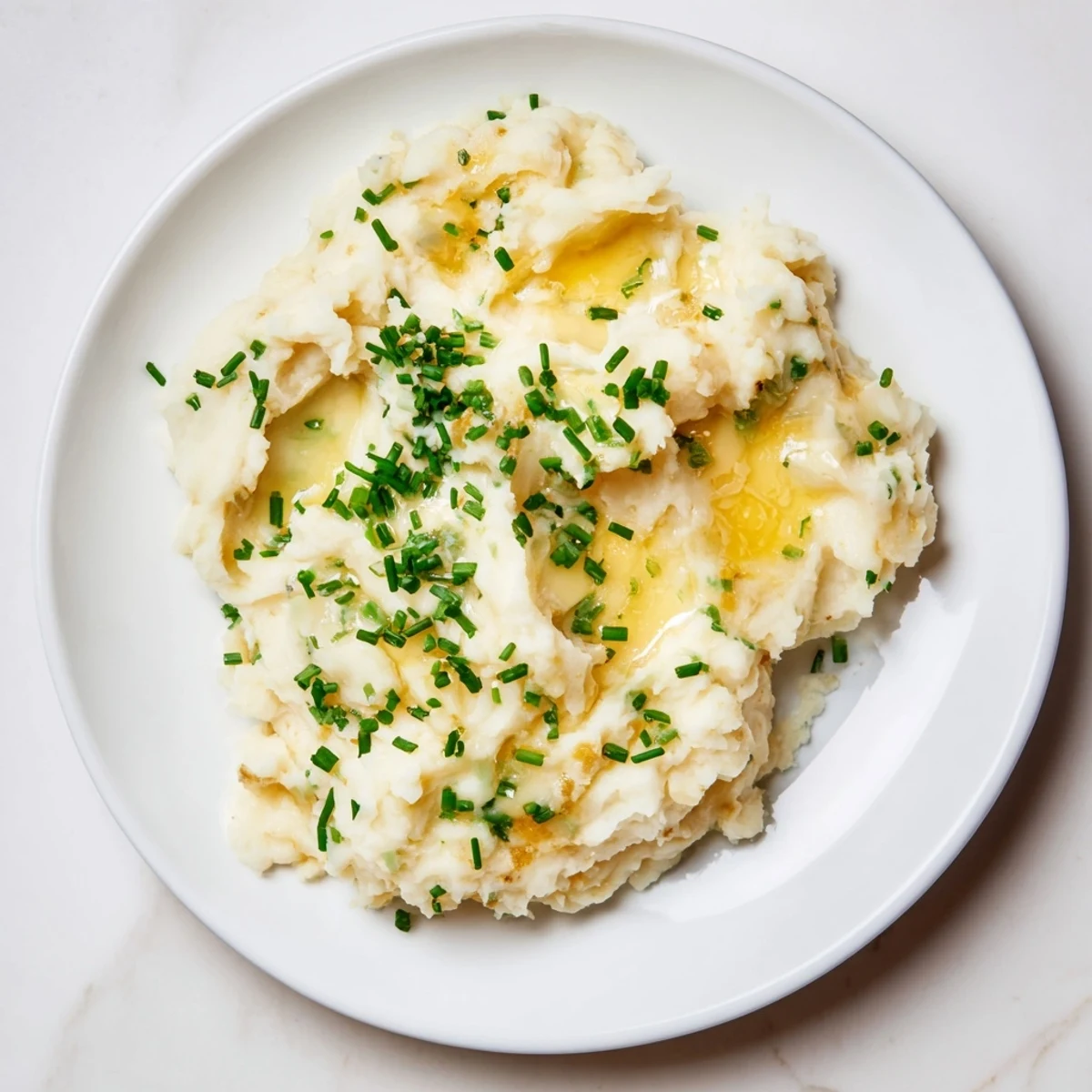 A close-up of creamy Garlic Mashed Potatoes, steaming and inviting, perfect for dinner tonight.